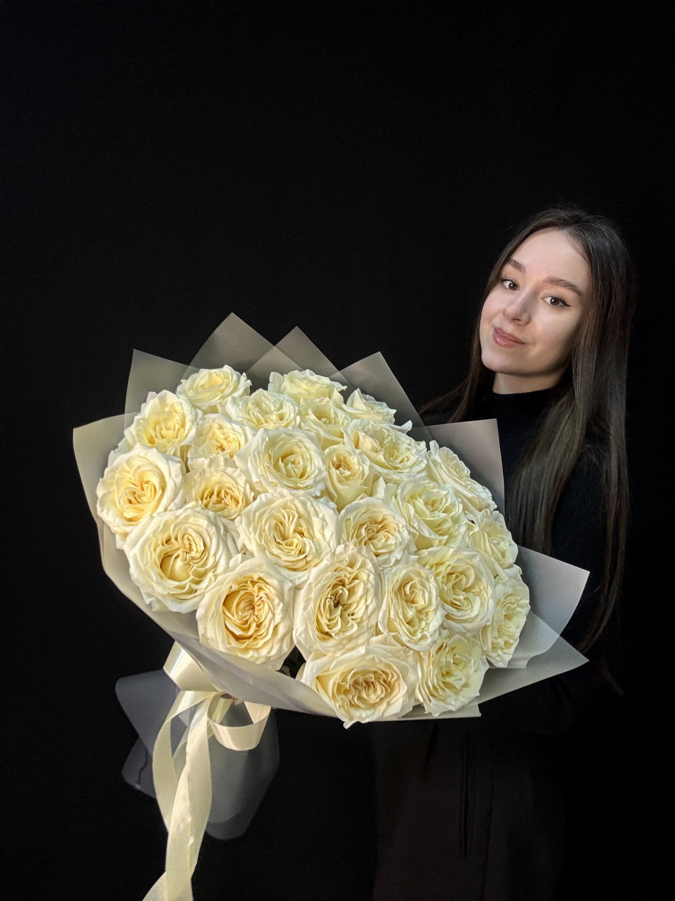Букет из 25 кремовых пионовидных роз Candlelight Эквадор 50 см
